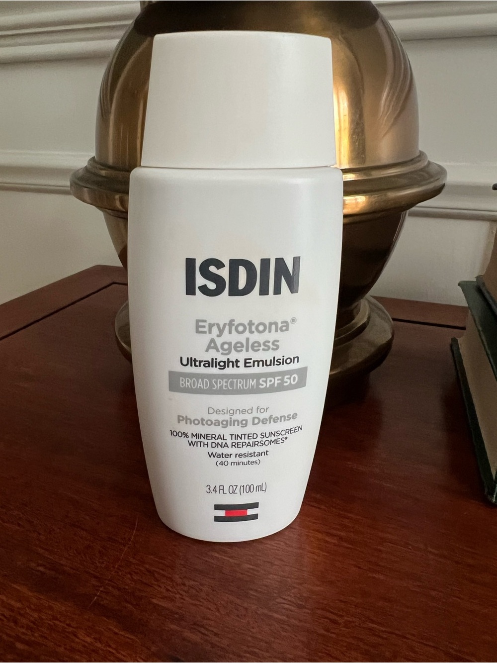 ISDIN Tinted Eryfotona Ageless Ultralight Emulsion SPF 50